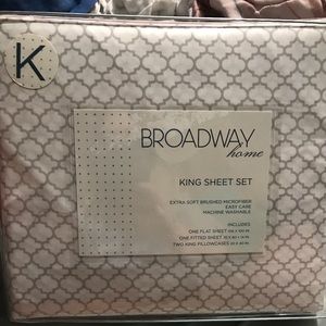 King sheet set NWT